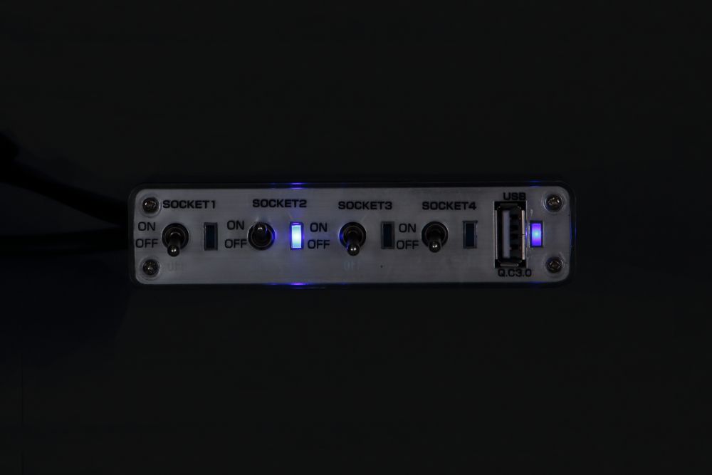 トグルスイッチ4連ソケットセパレート 1USB 画像3