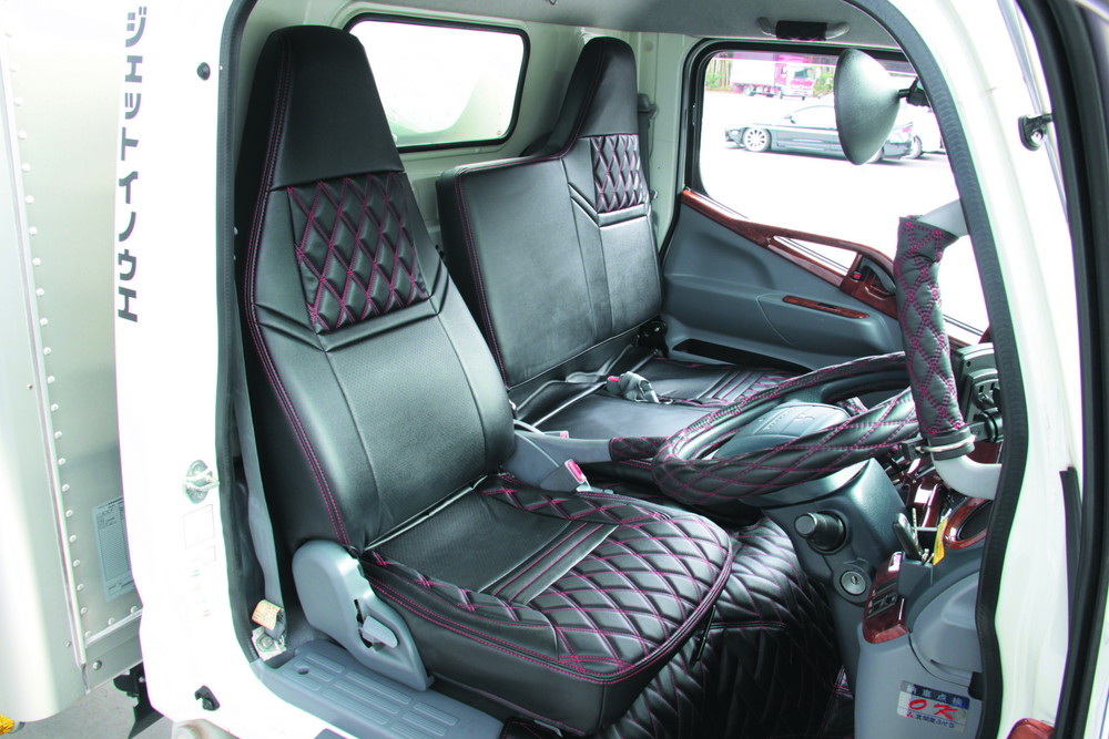 COMBI車種別シートカバー Bキャンター S 黒/赤糸