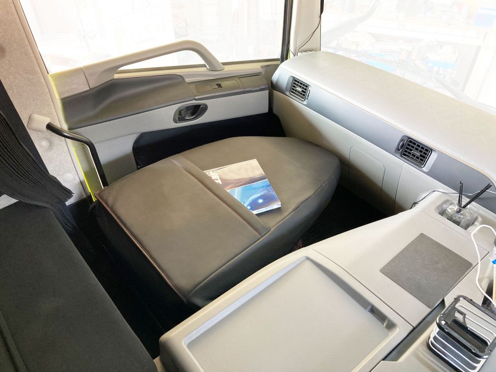 COMBI車種別シートカバー助手席 17Sグレート 黒/赤糸 画像4