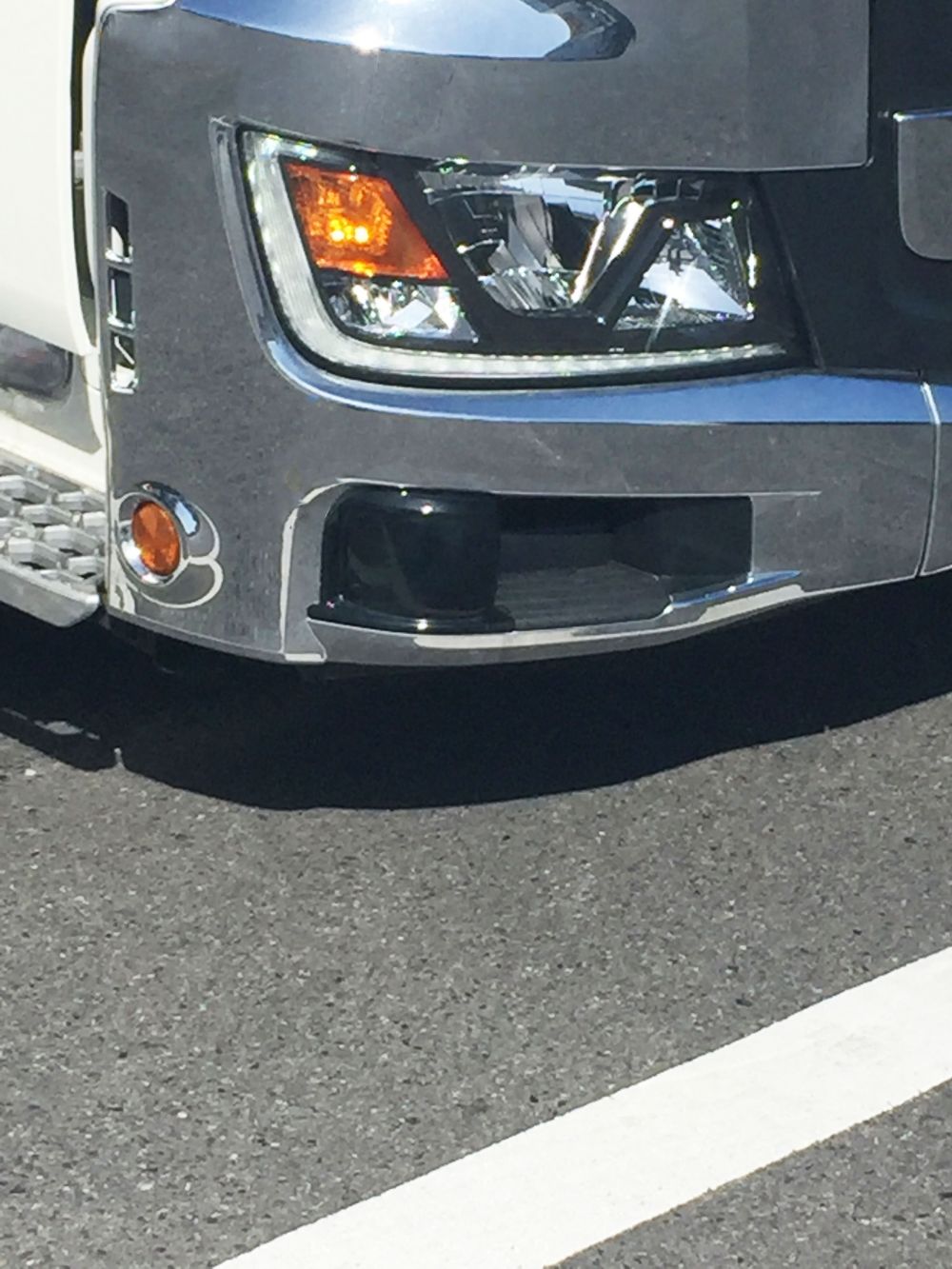 17プロフィアフロントバンパー ステップ センサー付車用 画像3